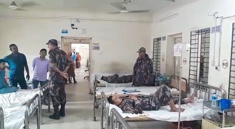 চোরাকারবারীদের হামলায় বিজিবি সদস্য আহত