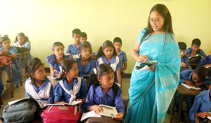 তিন দফা দাবিতে কর্মবিরতিতে সরকারি প্রাথমিকের শিক্ষকরা