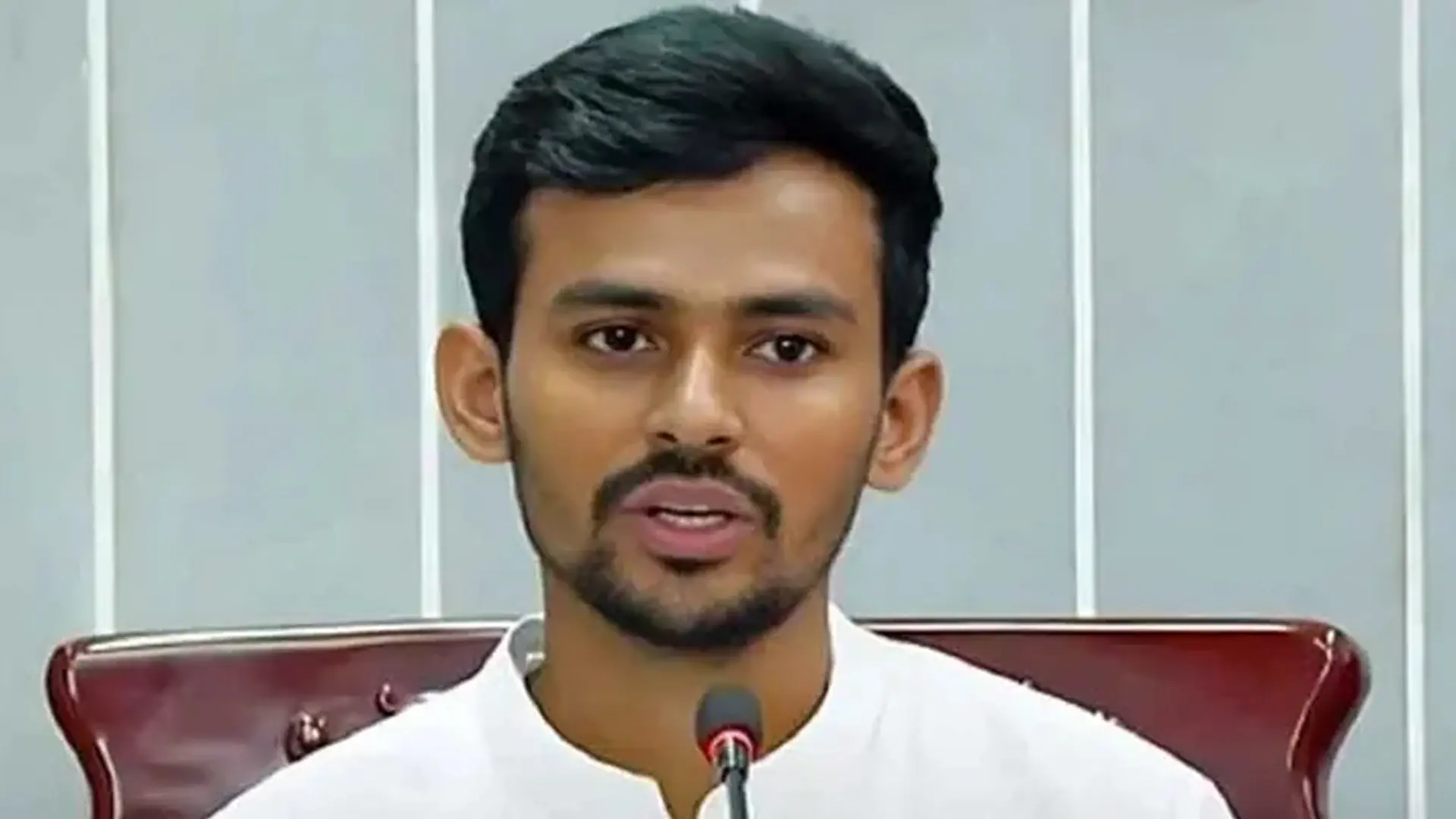 স্বচ্ছতা ও জবাবদিহিতা নিশ্চিত করতে ‘ছায়া মন্ত্রিসভা’ গঠনের প্রস্তুতি নিচ্ছি : আসিফ মাহমুদ