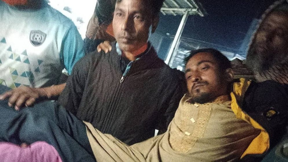 বগুড়ার ধুনটে ভোটকেন্দ্রের পাশে ছাত্রদল নেতাকে ছুরিকাঘাত