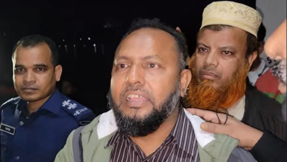 বগুড়ায় স্কুল কেন্দ্রে অনধিকার প্রবেশের দায়ে দুই জামায়াত নেতাকর্মী আটক