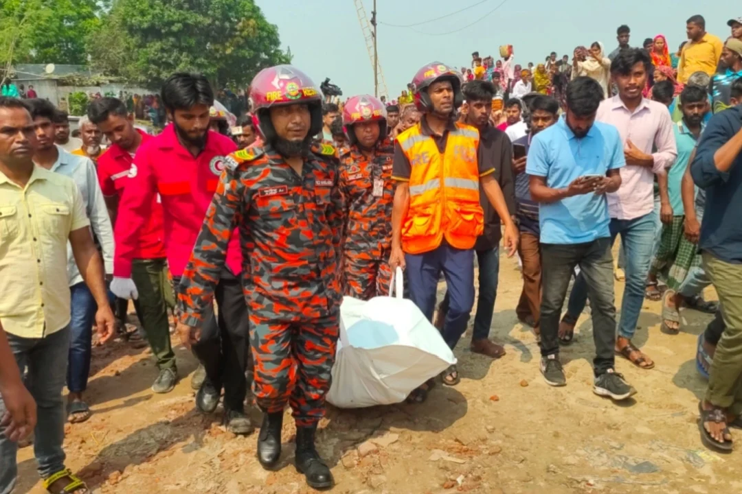 দৌলতদিয়ায় বাসডুবিতে নিহতের সংখ্যা বেড়ে ২৬, পরিচয় মিলেছে সবারই
