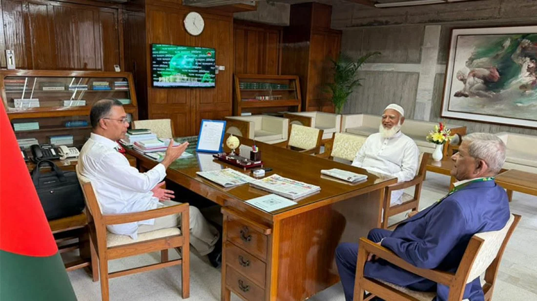 প্রধানমন্ত্রী তারেক রহমানের সঙ্গে বিরোধীদলীয় নেতার সৌজন্য সাক্ষাৎ: রাজনৈতিক শিষ্টাচারের প্রশংসা