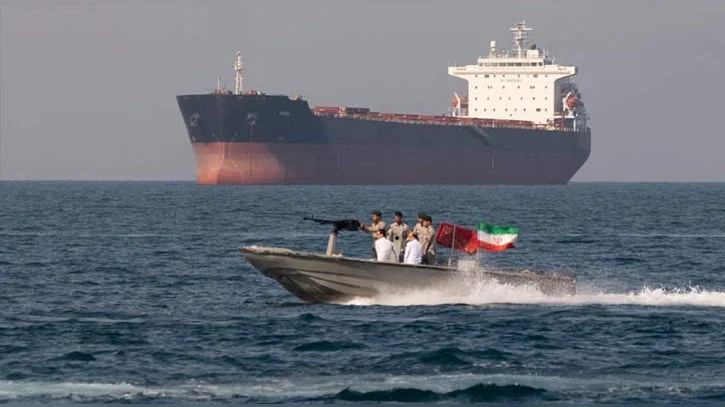 অবশেষে মুক্তি পাচ্ছে হরমুজ প্রণালীতে আটকে পড়া বাংলাদেশের ৬টি জাহাজ