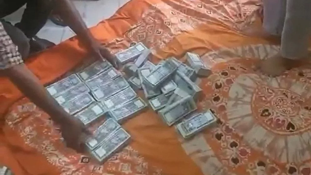 কুরবানির ঈদকে সামনে রেখে জাল টাকা তৈরির কারখানা উন্মোচন, ৩৪ লাখ নোটসহ আটক ৩