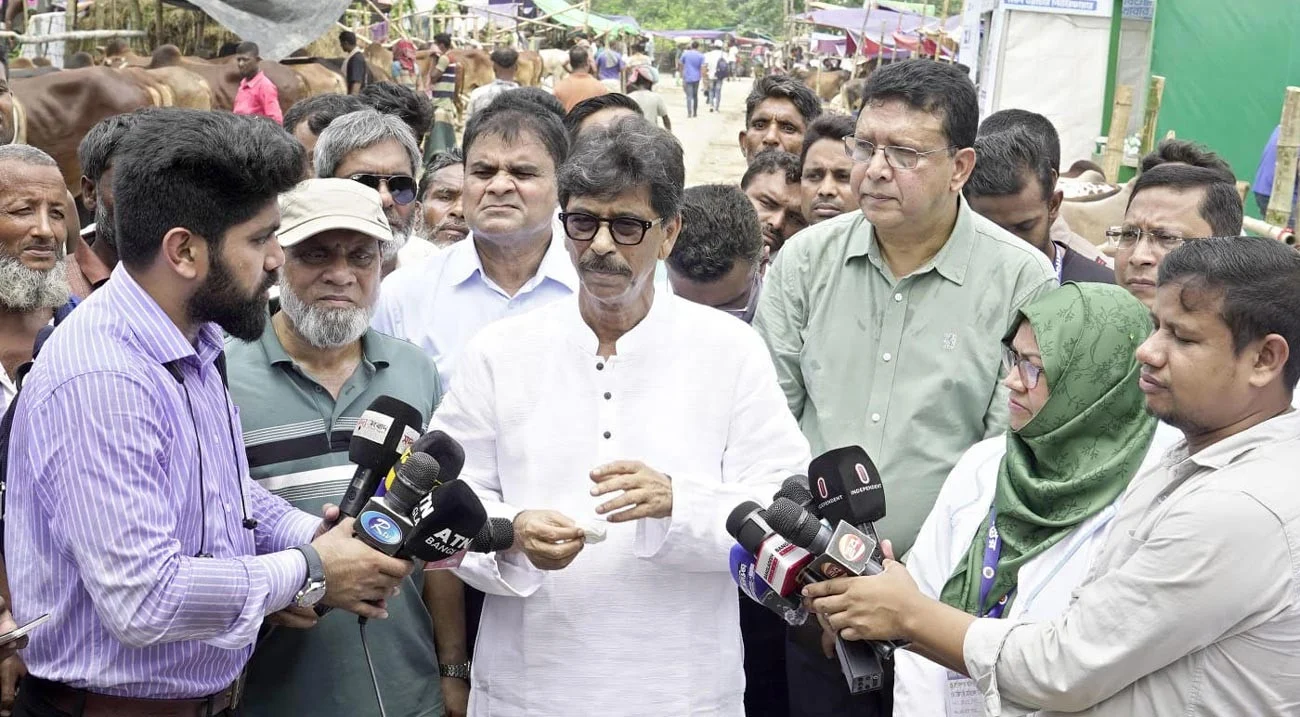 কুরবানির হাটে জাল টাকা শনাক্তকরণ ও ব্যাংকিং সেবা নিশ্চিতের নির্দেশ, দেশি পশুতেই চাহিদা পূরণ: কৃষিমন্ত্রী