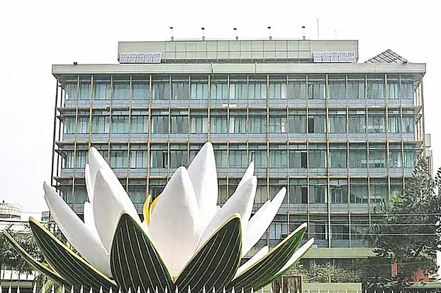 কৃষক স্মার্ট কার্ডধারীরা কৃষিঋণে অগ্রাধিকার পাবেন: বাংলাদেশ ব্যাংকের নির্দেশনা