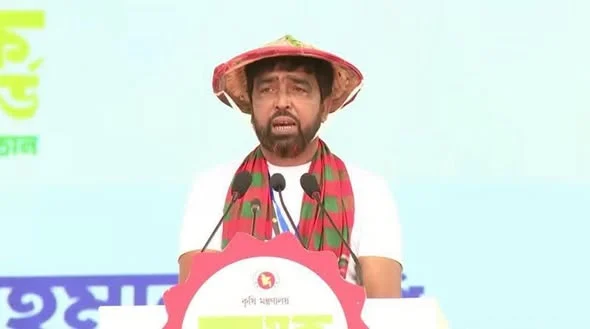 প্রধানমন্ত্রীর হাত থেকে ‘কৃষক কার্ড’ নিয়ে আলোচনায় আসা টাঙ্গাইলের ভাইরাল কৃষক কবির হোসেন আর নেই; প্রতিমন্ত্রীর গভীর শোক
