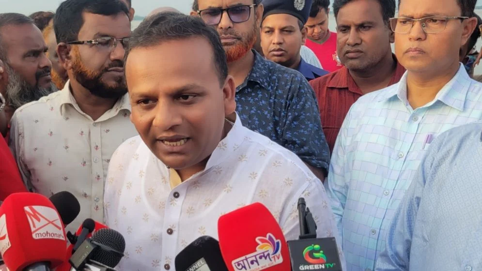 প্রধানমন্ত্রীর নির্দেশে দৌলতদিয়া ফেরিঘাট পরিদর্শন, বিভ্রান্ত না হওয়ার আহ্বান নৌ-প্রতিমন্ত্রীর