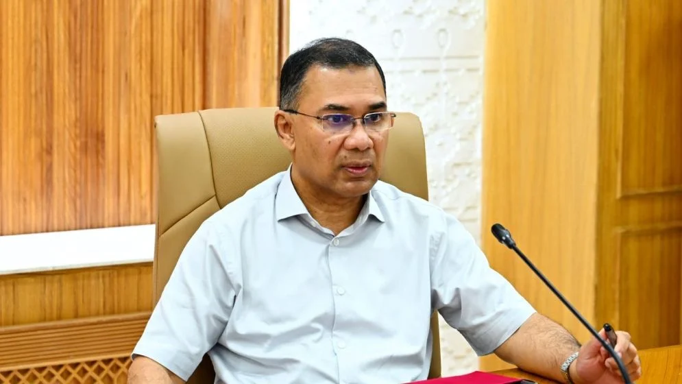 রাজধানীর আরও ৫০ স্পটে স্বয়ংক্রিয় ট্রাফিক বাতি চালুর নির্দেশ প্রধানমন্ত্রীর, হর্ন নিয়ন্ত্রণে এআই ব্যবহারের উদ্যোগ