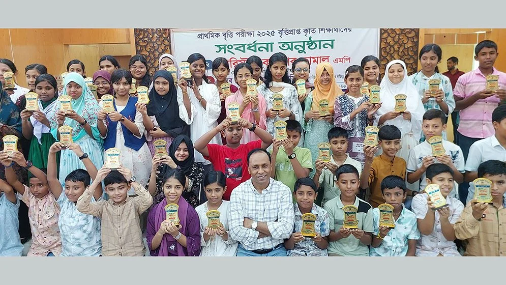 জাতীয় পতাকা দায়িত্ব, সততা ও ন্যায়বিচার প্রতিষ্ঠার প্রতীক: ডেপুটি স্পিকার