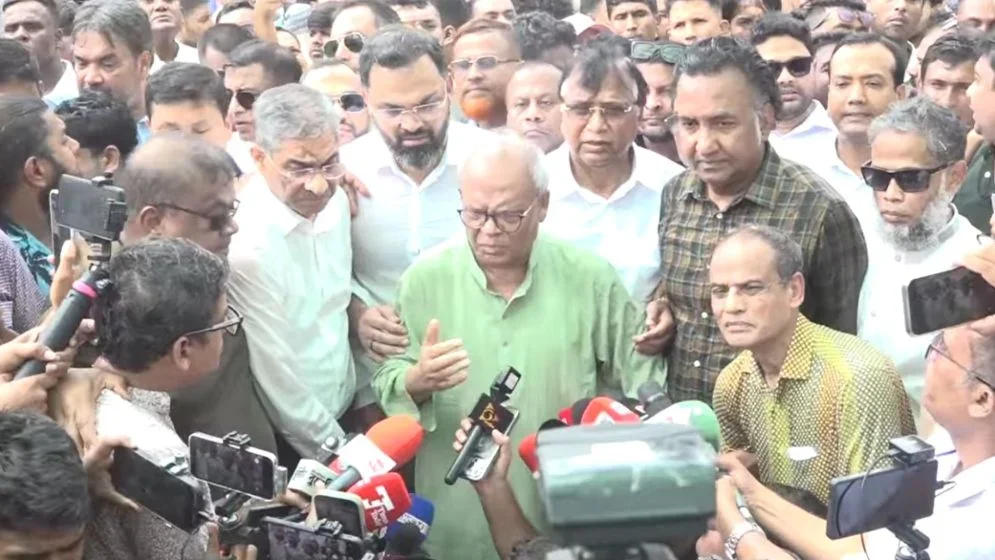 তৃণমূল শক্ত করে জনকল্যাণে কাজ করতে নেতাকর্মীদের প্রতি রুহুল কবির রিজভীর আহ্বান