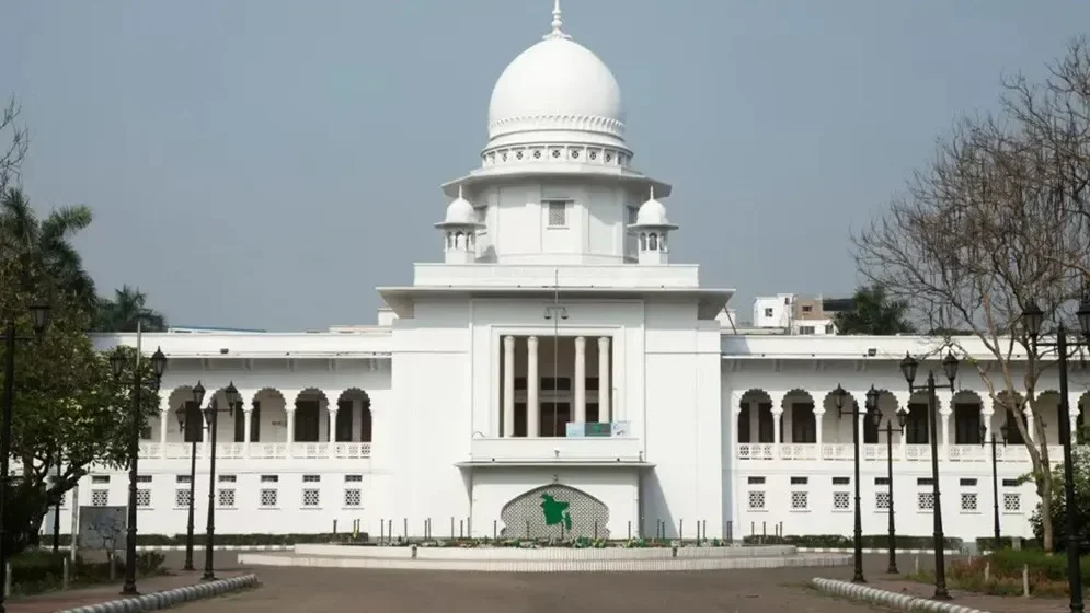 সরকারি দপ্তরে জাতীয় পতাকার আইনবহির্ভূত ব্যবহার বন্ধে পদক্ষেপ নেওয়ার নির্দেশ হাইকোর্টের