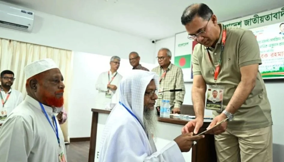 নিজ আসনে মসজিদ ও মন্দিরে অনুদান প্রধানমন্ত্রীর, ফ্যামিলি কার্ড ও গ্যাস অনুসন্ধানের ঘোষণা